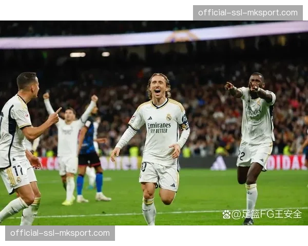 西班牙ACB联赛:皇家马德里主场不敌巴塞罗那,欧冠席位竞争白热化 西班牙ACB联赛:皇家马德里主场不敌巴塞罗那,欧冠席位竞争白热化