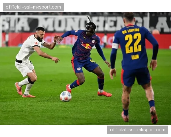 观点分析:德甲中游球队普遍采用三中卫体系,对联赛战术风格的影响评估 观点分析:德甲中游球队普遍采用三中卫体系,对联赛战术风格的影响评估